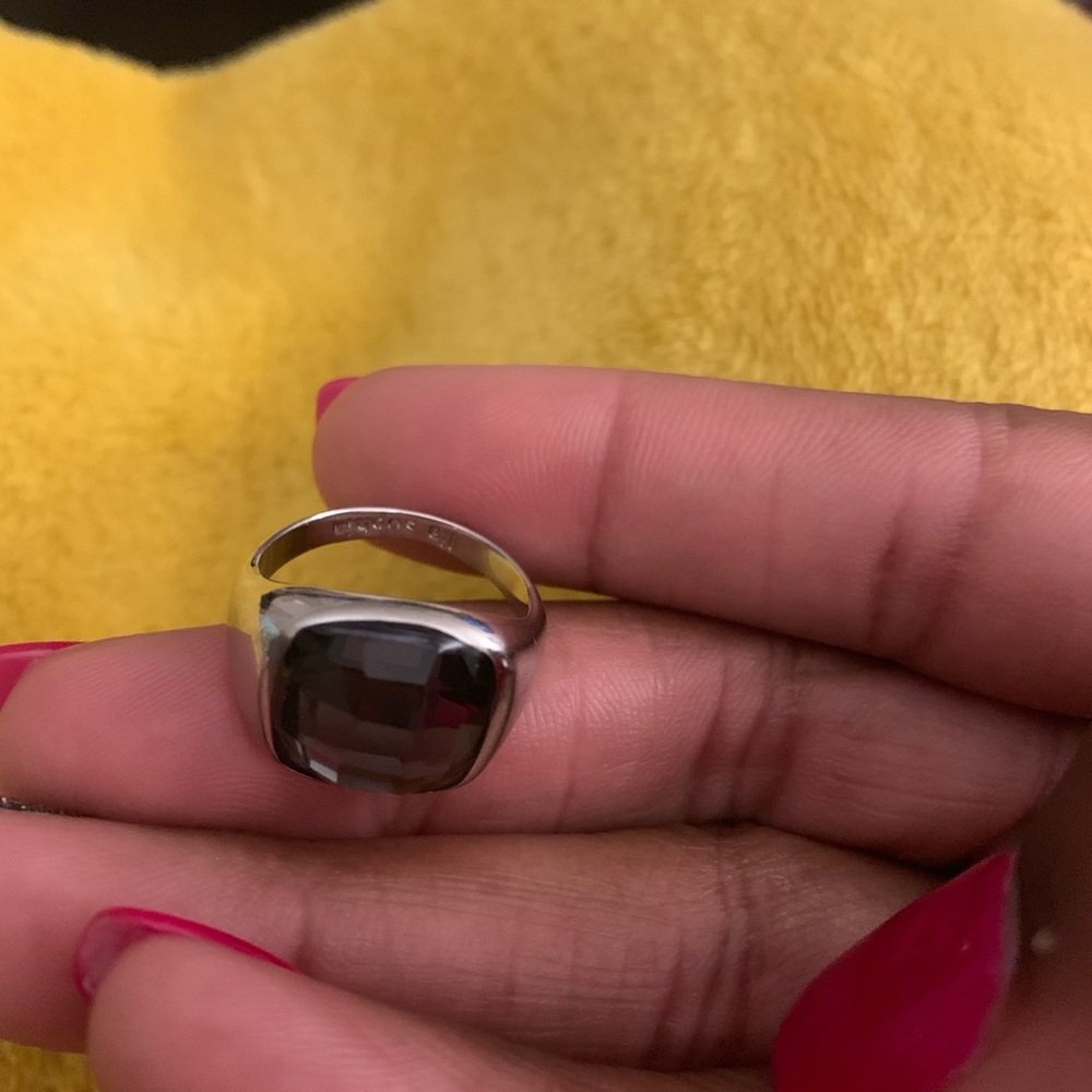 SOLD——>Lia Sophia Ring - Picture 4 of 4